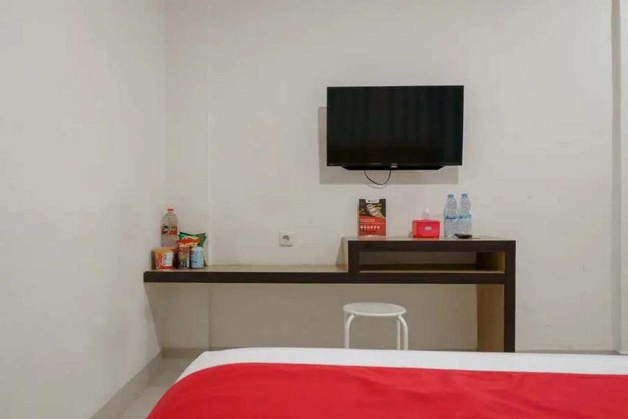 Reddoorz Plus @ Cemara Asri Medan Kültér fotó