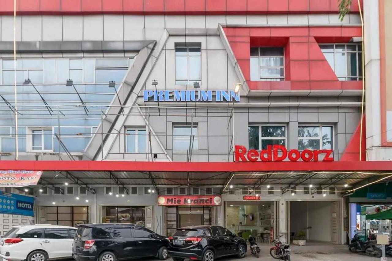 Reddoorz Plus @ Cemara Asri Medan Kültér fotó
